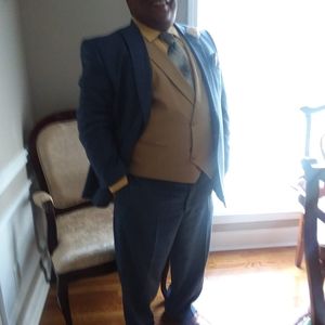 Meet your Posher, Gregory